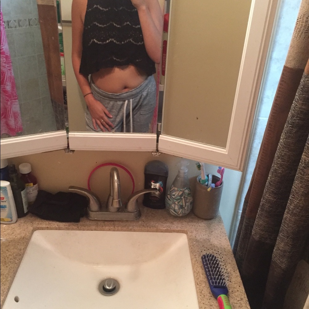 Cropped Lace tank top